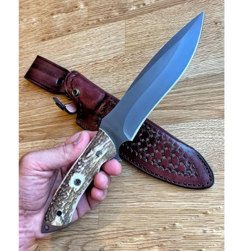 Ručně vyrobeno kovářem - čepel z uhlíkové oceli 1075, rukojeť z jeleního parohu - kempingový nůž - lovecký nůž