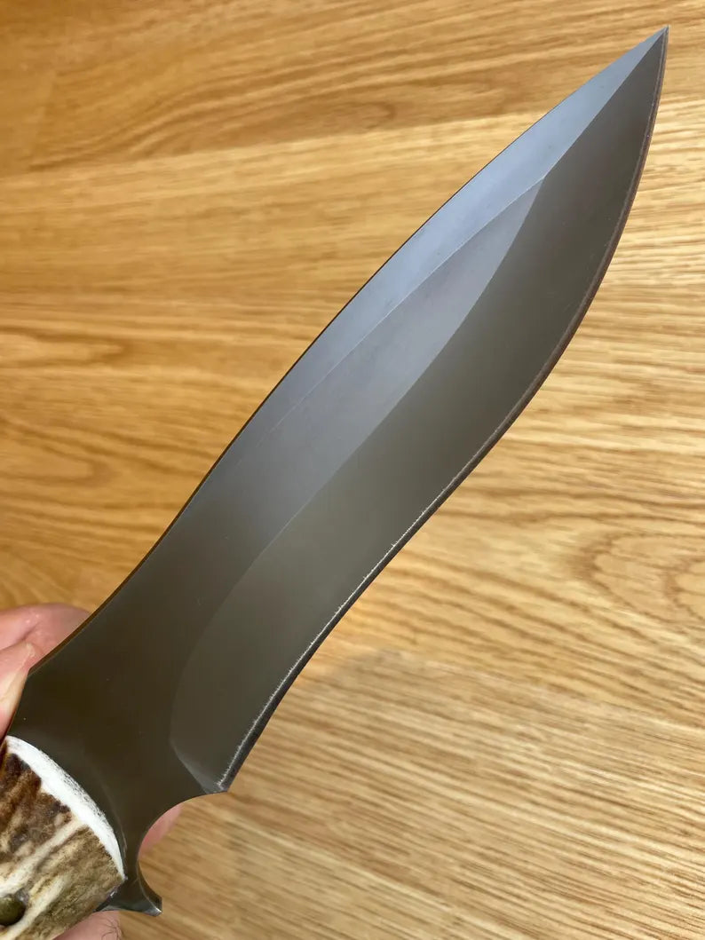 Ručně vyrobeno kovářem - čepel z uhlíkové oceli 1075, rukojeť z jeleního parohu - kempingový nůž - lovecký nůž